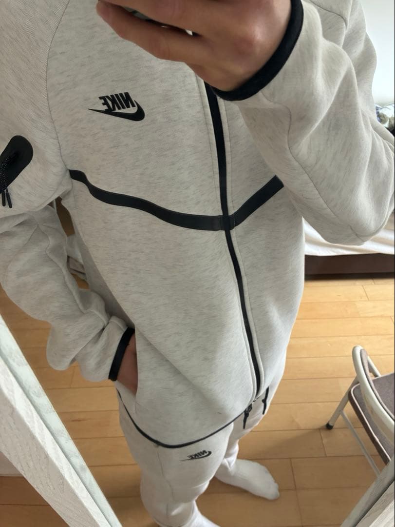 早い者勝ち❗️確実正規品　 白NIKEテックフリース