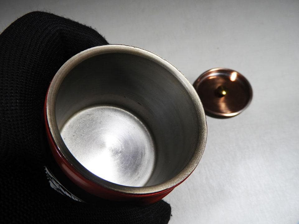 ●村上堆朱 茶筒 在銘 牡丹唐草 銅内蓋 黄布 共箱 高さ9cm 径7.5㎝