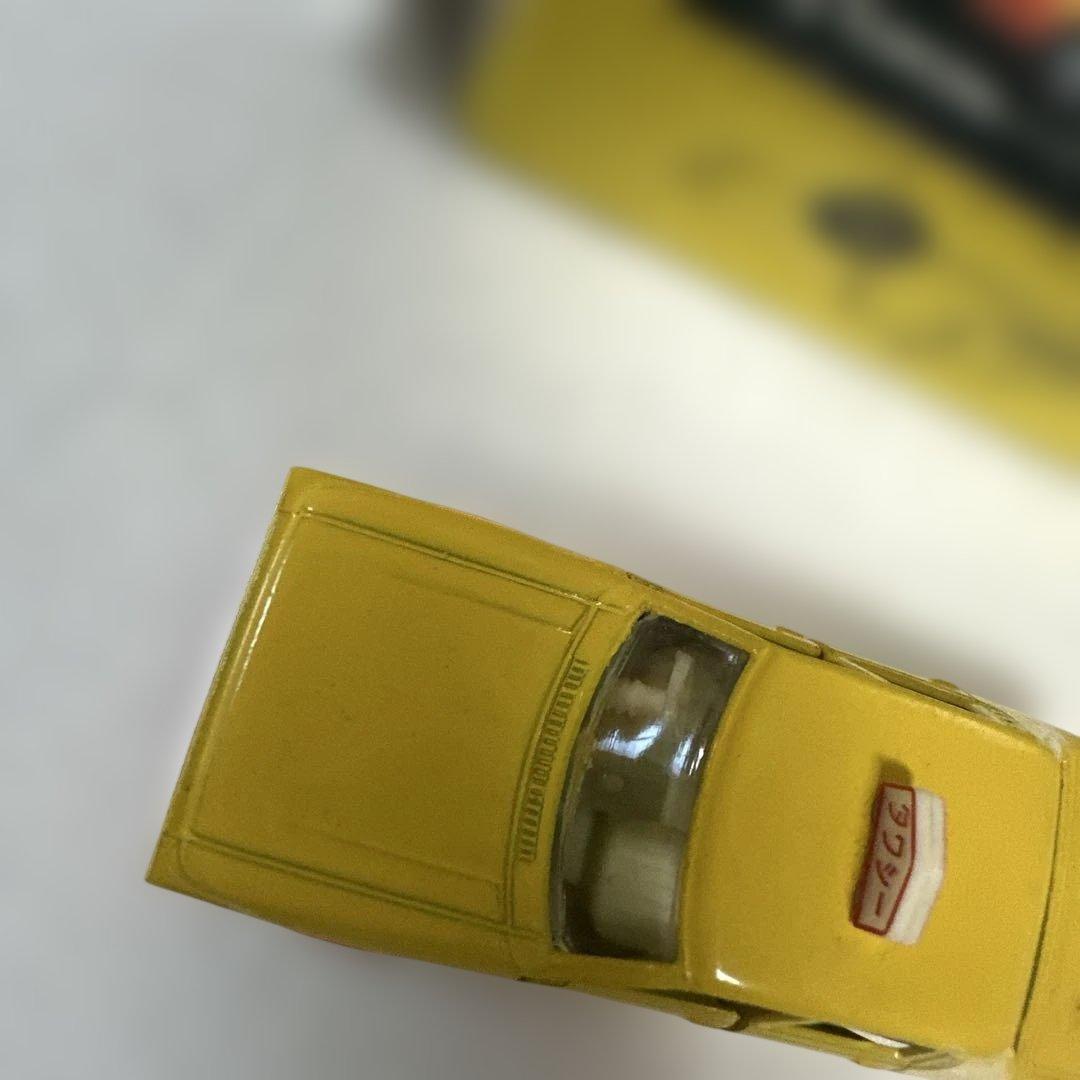 トミカ黒箱No.28TOYOTA クラウン　タクシー ヴィンテージ