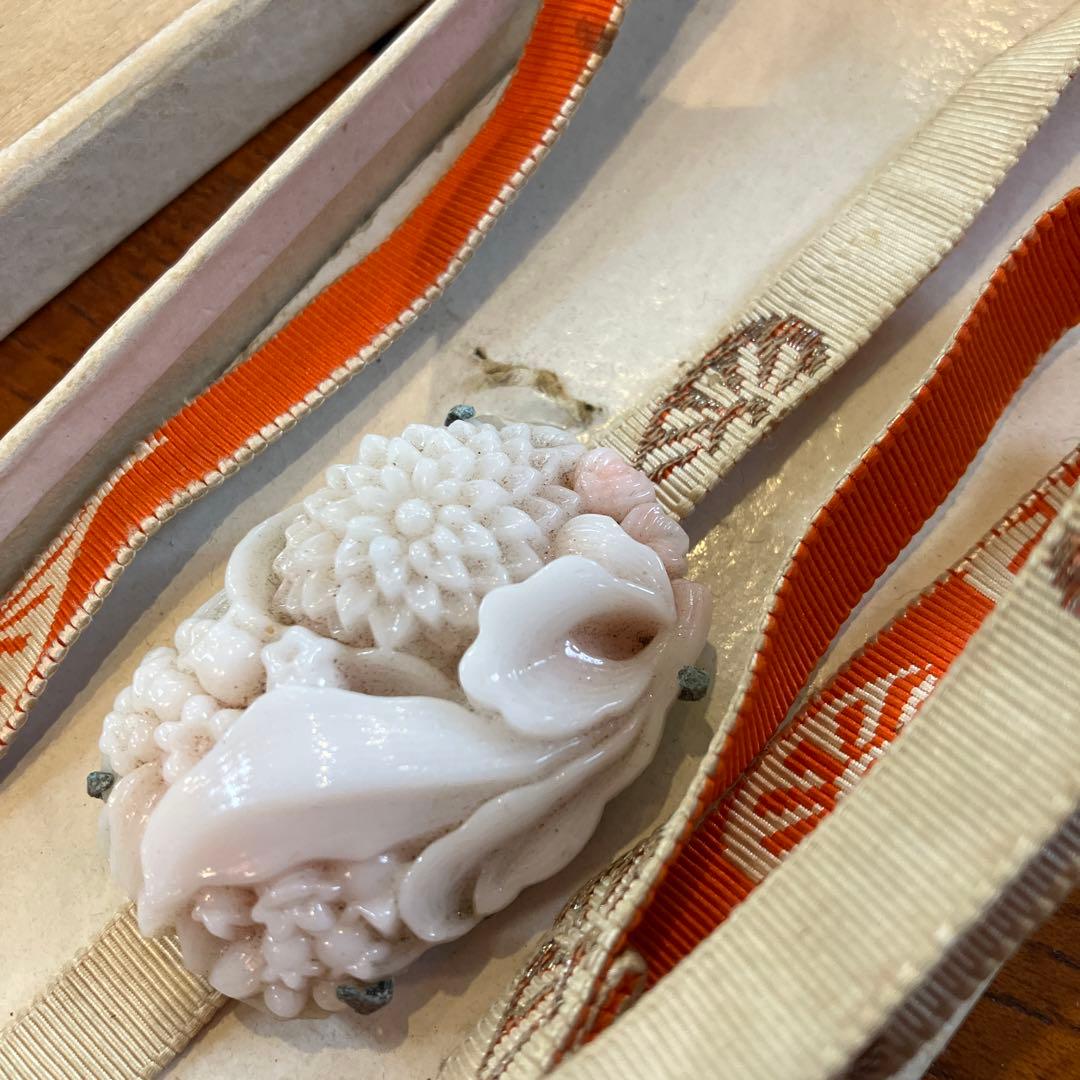 白珊瑚珠帯留　アンティーク