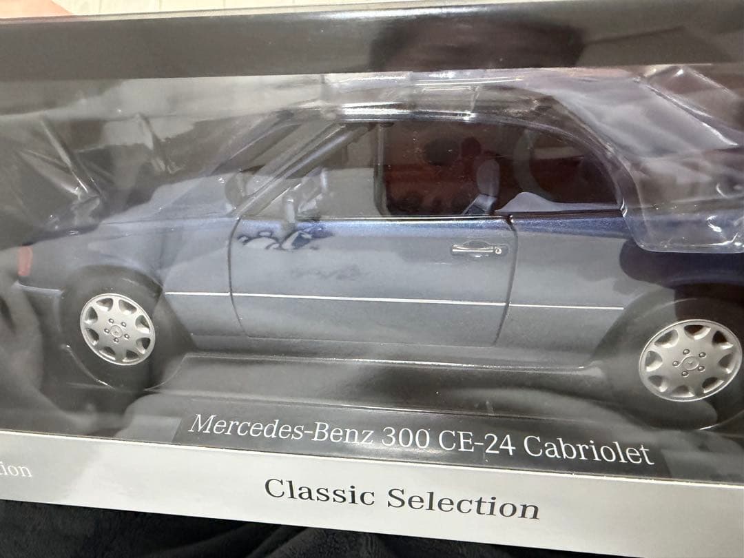 ミニカー Mercedes-Benz 300 CE-24 Cabriolet 1/18