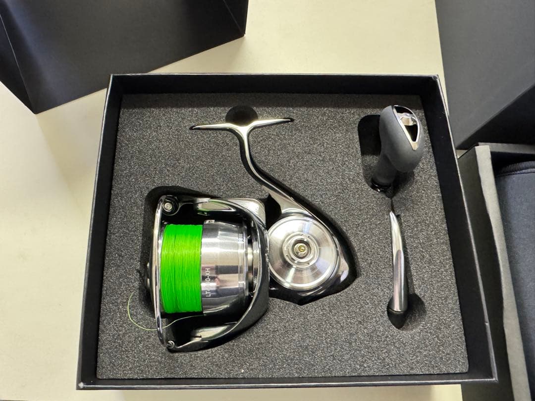 未使用品　美品　EXIST LT4000-XH スピニングリール