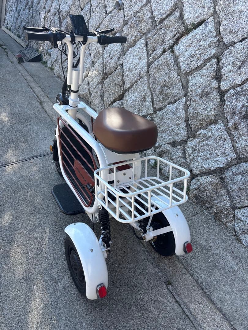 ナクラム　ペット用電動カート三輪電動アシスト自転車 ホワイト