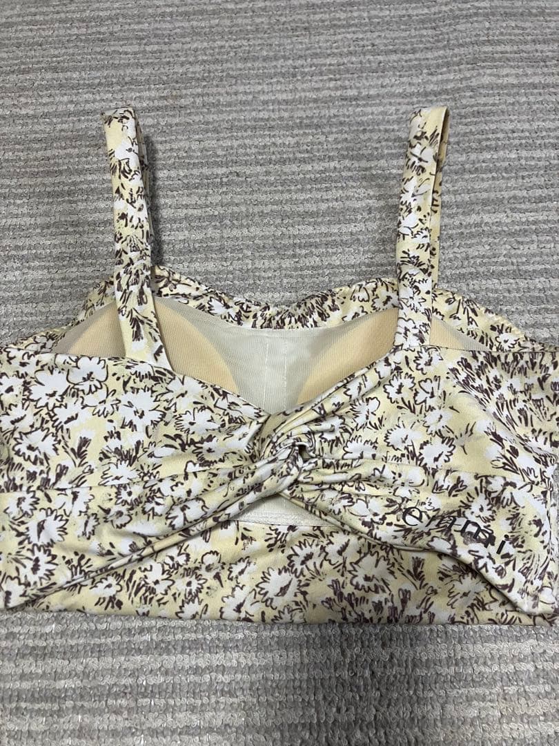 emmi yoga フラワー　イエロー　上下　セットアップ