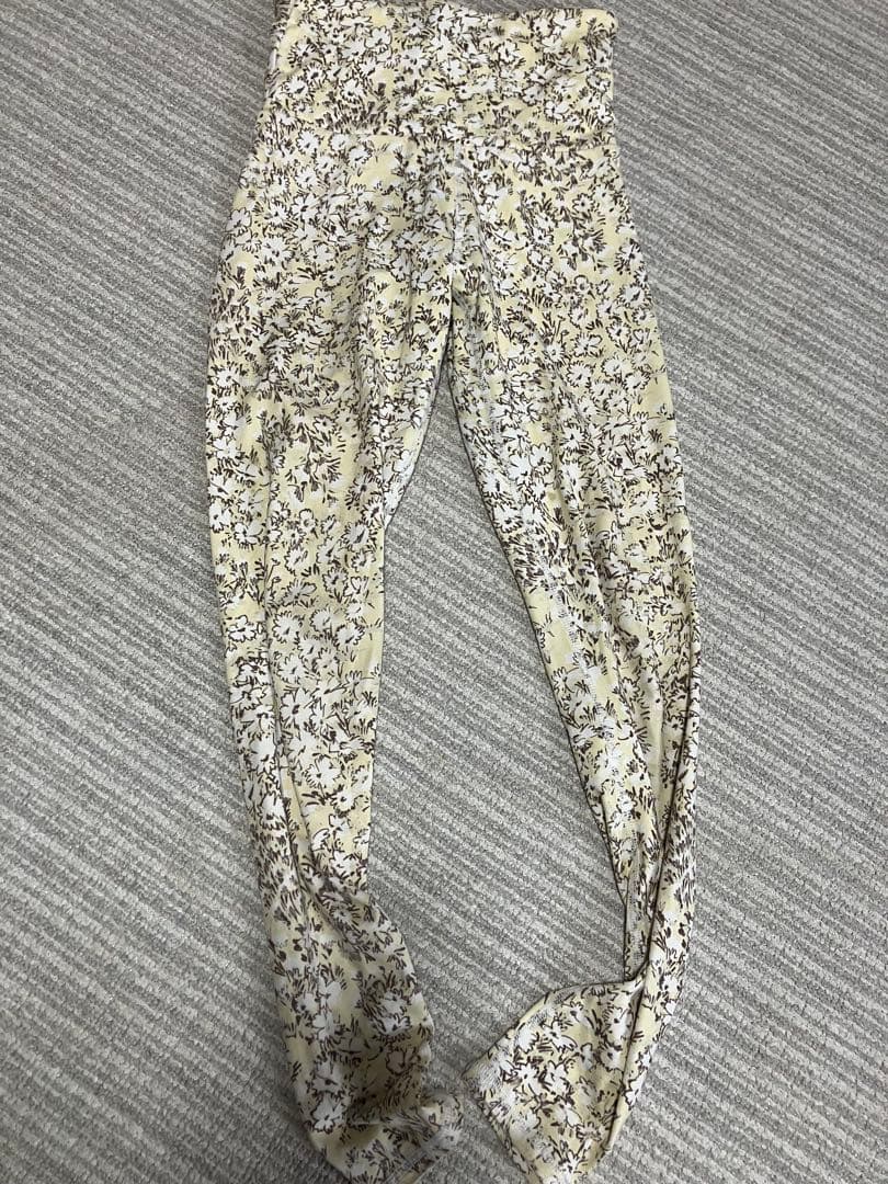 emmi yoga フラワー　イエロー　上下　セットアップ