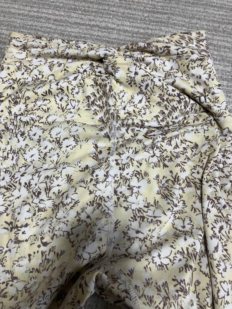 emmi yoga フラワー　イエロー　上下　セットアップ