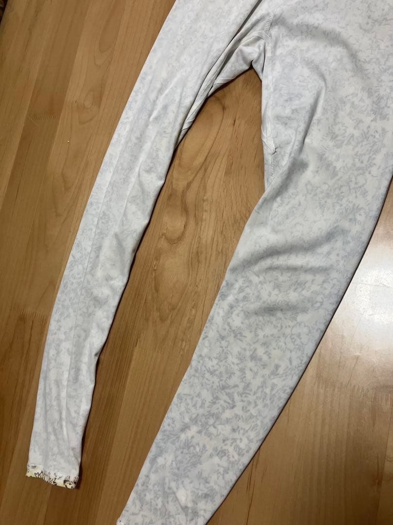 emmi yoga フラワー　イエロー　上下　セットアップ