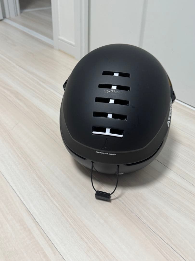 ATOMIC スキー ヘルメット 黒 青レンズ