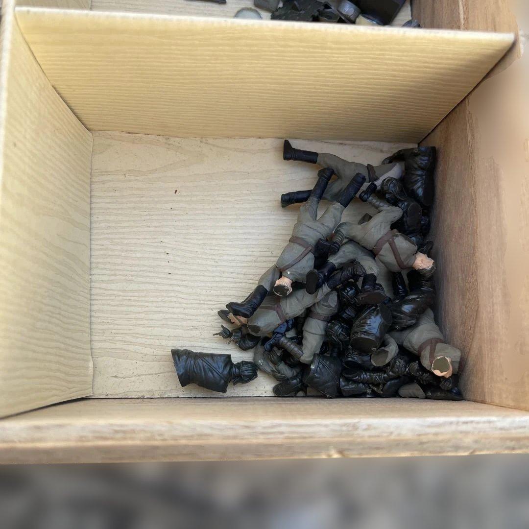 1/35 模型製作用品セット フィギュア・ミニカー・武器