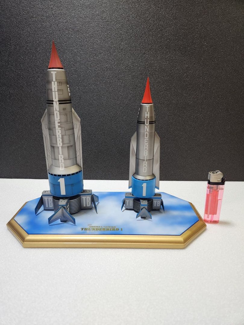 【究極のプロ完成品No12】サンダーバード1号　新旧揃い踏み　ロゴ入り効果ベース