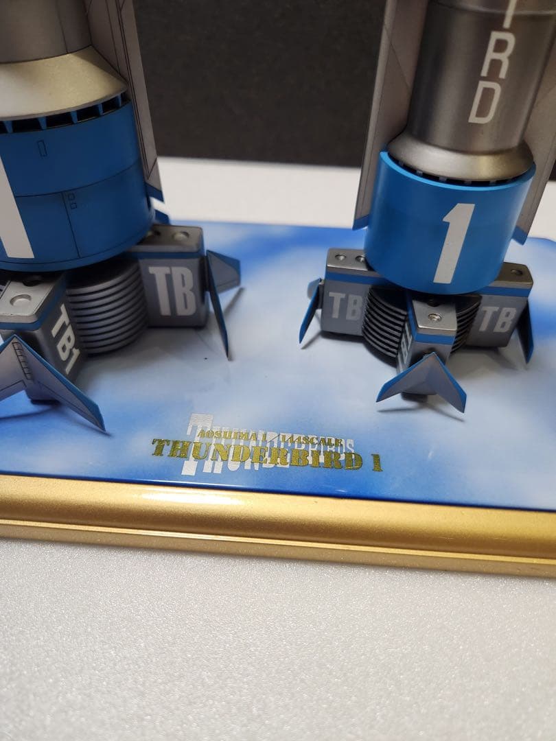 【究極のプロ完成品No12】サンダーバード1号　新旧揃い踏み　ロゴ入り効果ベース