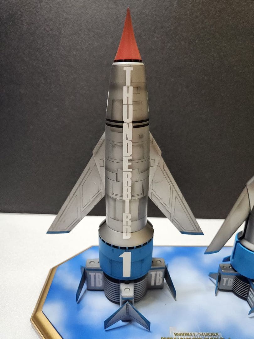 【究極のプロ完成品No12】サンダーバード1号　新旧揃い踏み　ロゴ入り効果ベース