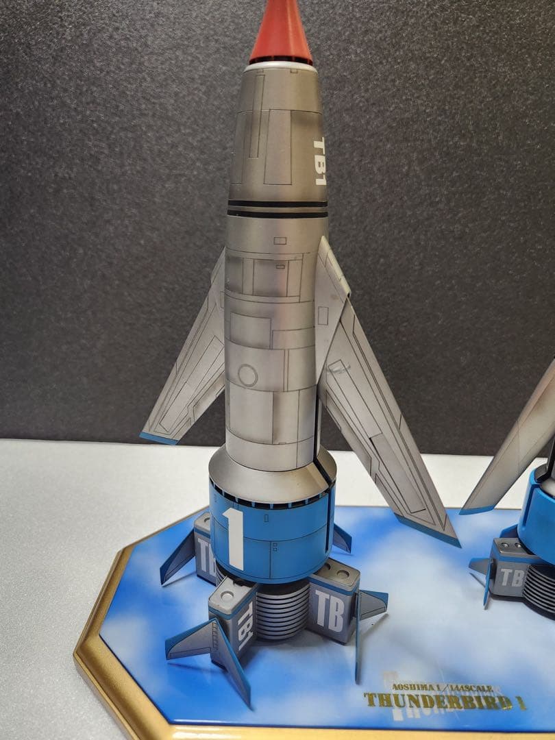 【究極のプロ完成品No12】サンダーバード1号　新旧揃い踏み　ロゴ入り効果ベース