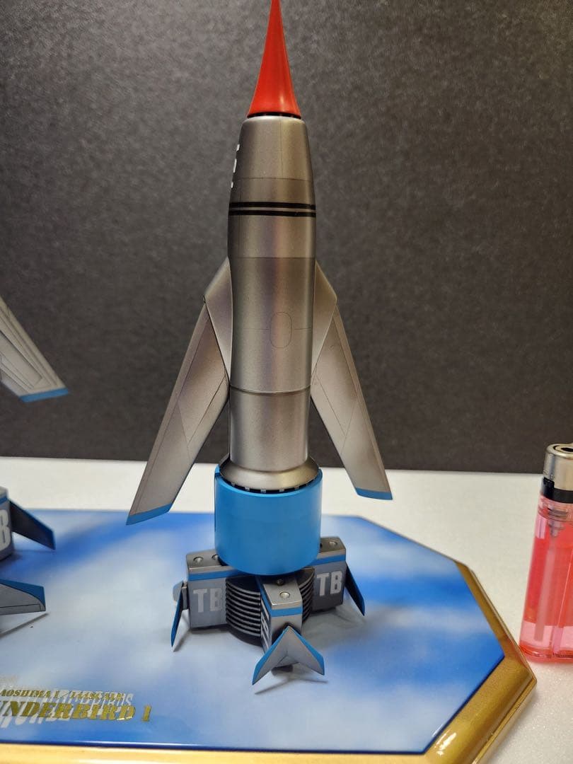 【究極のプロ完成品No12】サンダーバード1号　新旧揃い踏み　ロゴ入り効果ベース