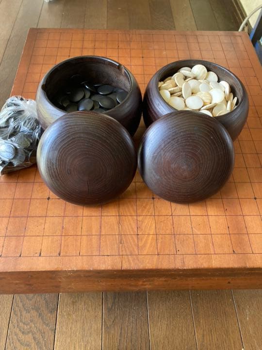 足つき碁盤、碁石セット