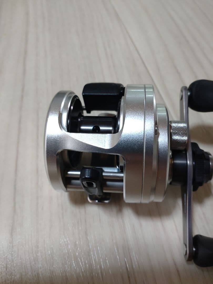 シマノ　12カルカッタ201　左巻き　200番