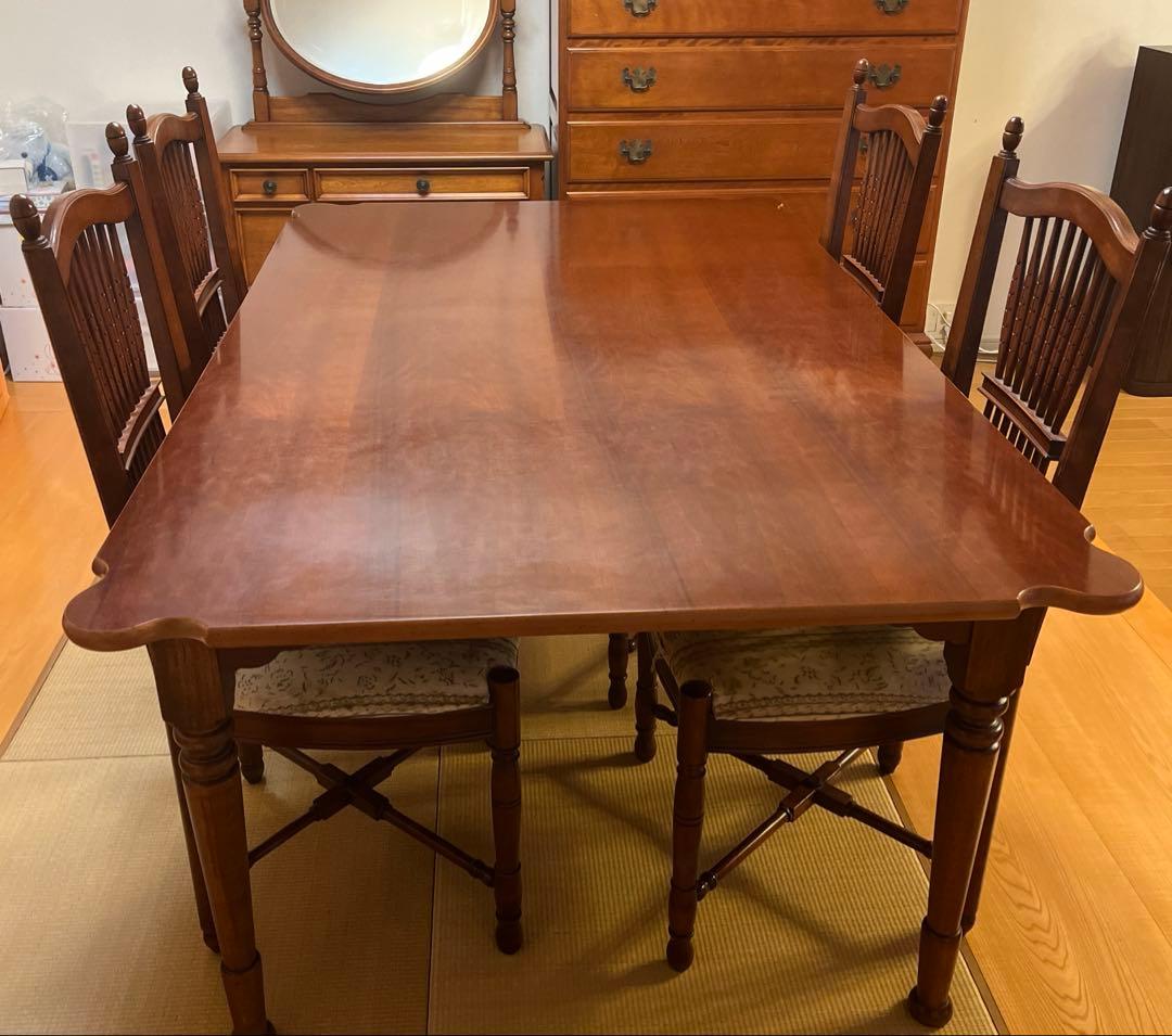 リンホーリン ダイニングテーブル