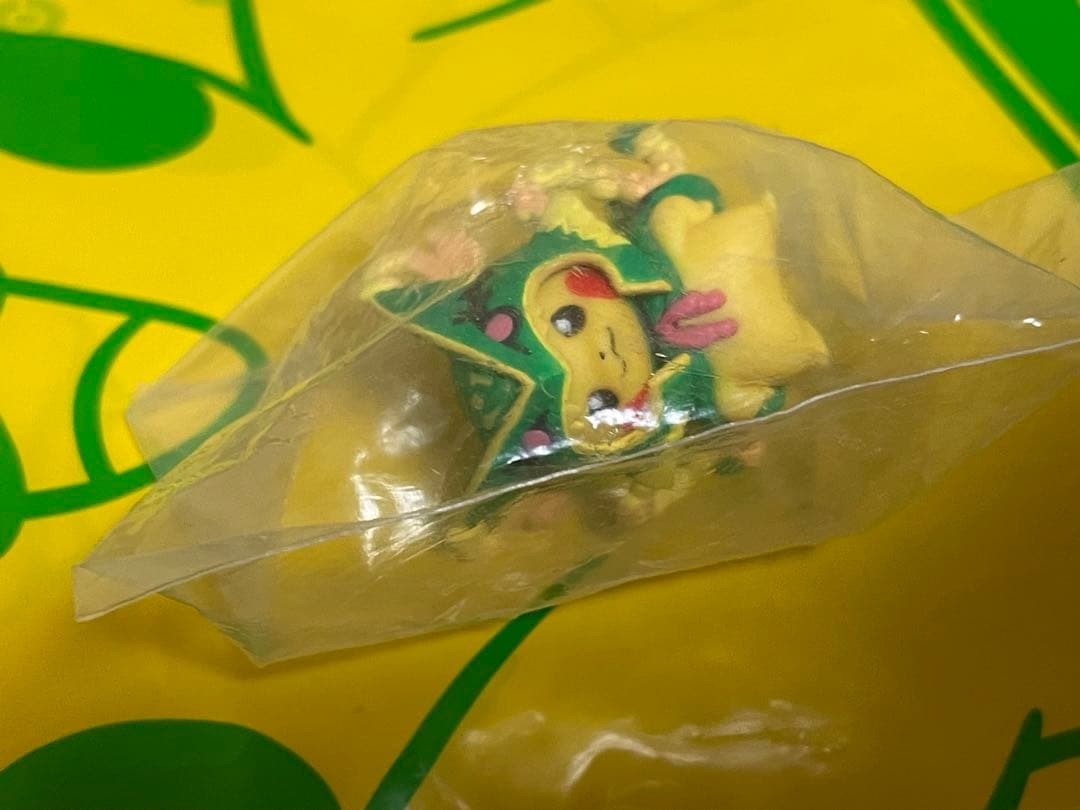 ポケセン限定 メガレックウザ ポンチョを着たピカチュウ　フィギュア　未開封