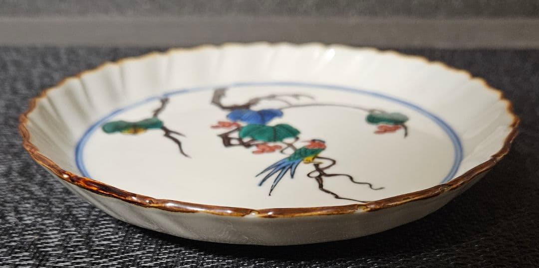 江戸時代末期～明治時代　古九谷　色絵　木の実に鳥の図　【二重角福】　紅縁輪花皿