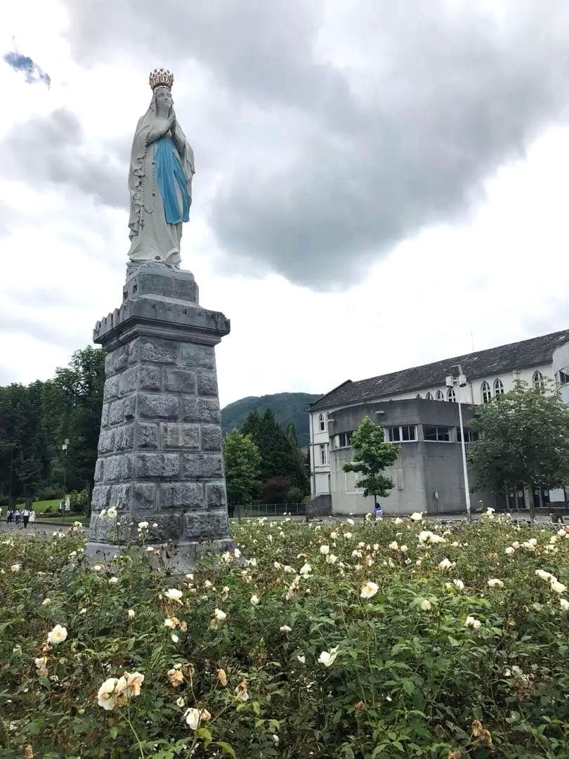 (聖地巡礼)(フランス・ルルド地方)ルルドの泉でくんだ奇跡の聖水＊大容量