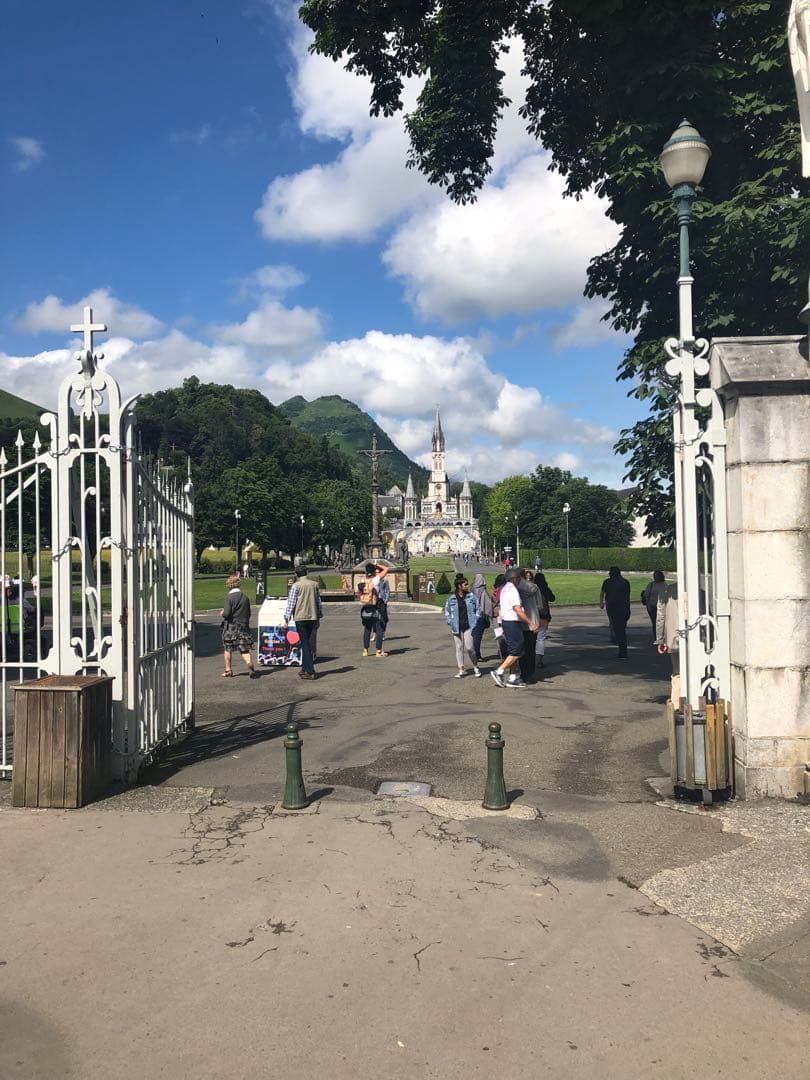 (聖地巡礼)(フランス・ルルド地方)ルルドの泉でくんだ奇跡の聖水＊大容量