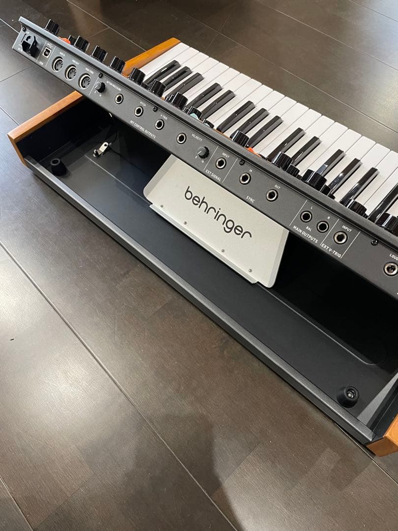 ベリンガー poly d BEHRINGER POLY D