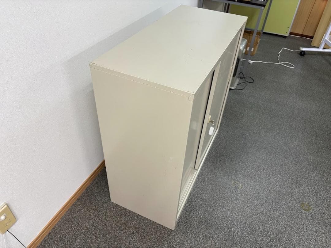 【引き取り限定】【2セット】ガラス扉キャビネット ベージュ 中型【大阪堺市】