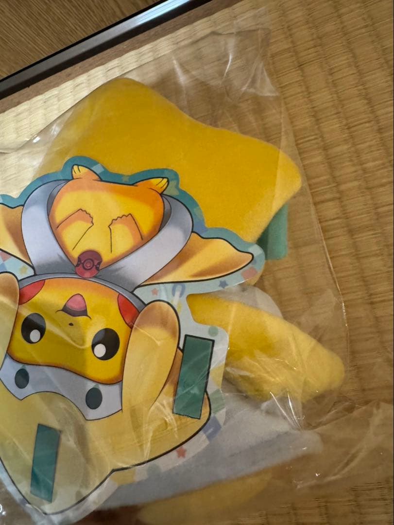 【美品】新品ポケモンセンターオリジナル ぬいぐるみ　ジラーチポンチョのピカチュウ