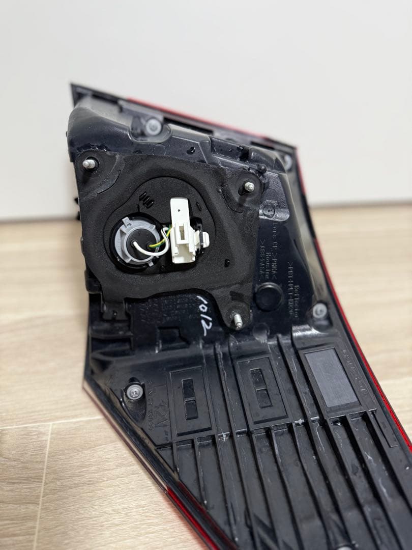 21クラウンアスリート後期テール左外側