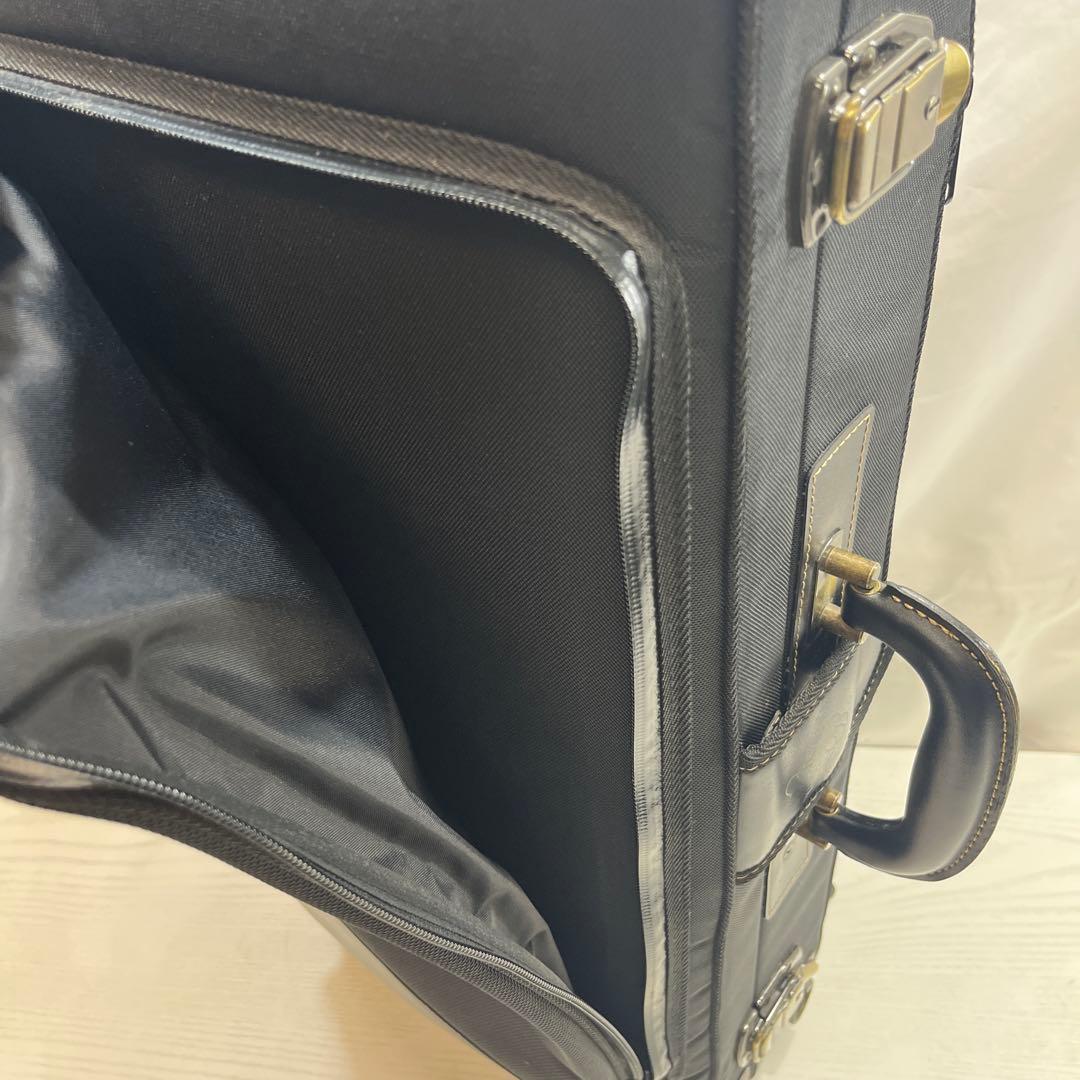 ヤナギサワ　ケース