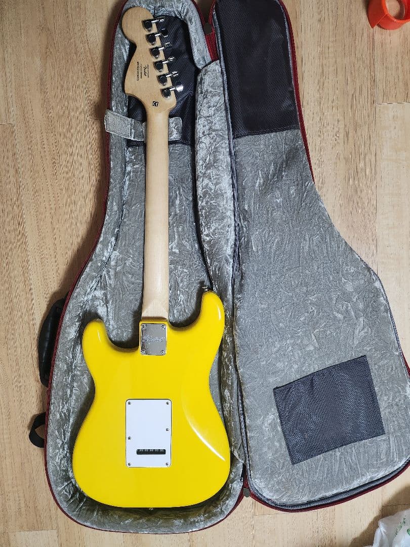 Squier by Fenderストラトキャスター ケース付