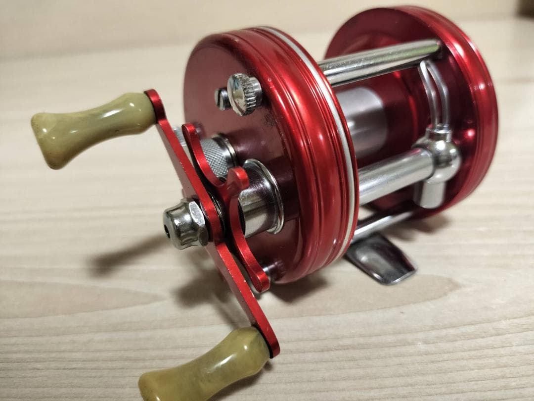 ◇アブガルシア　アンバサダー5000　ビンテージ　リール 　レッド
