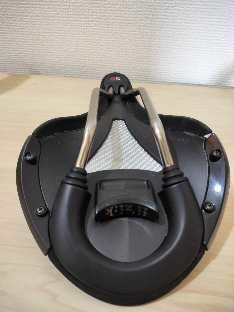 新品未使用　フィジーク　サドル　ALIANTE
