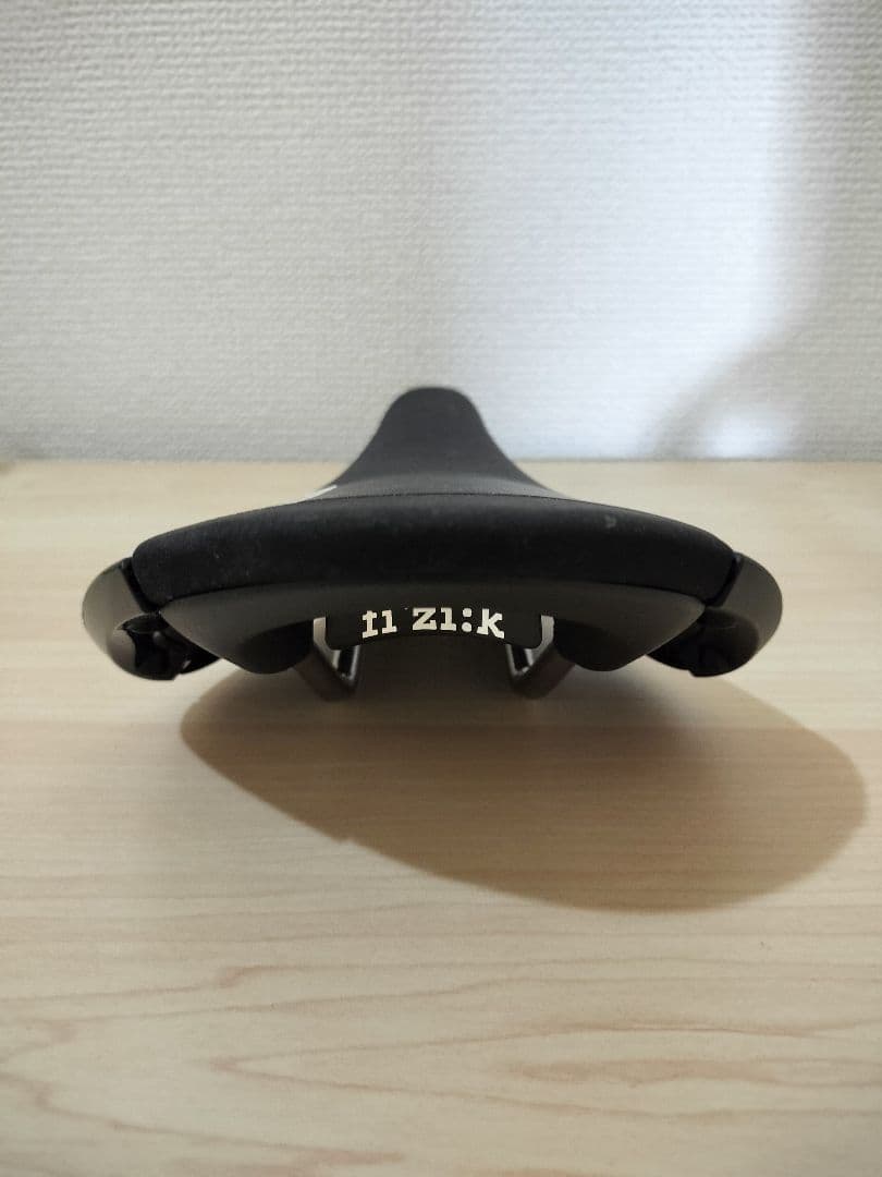 新品未使用　フィジーク　サドル　ALIANTE