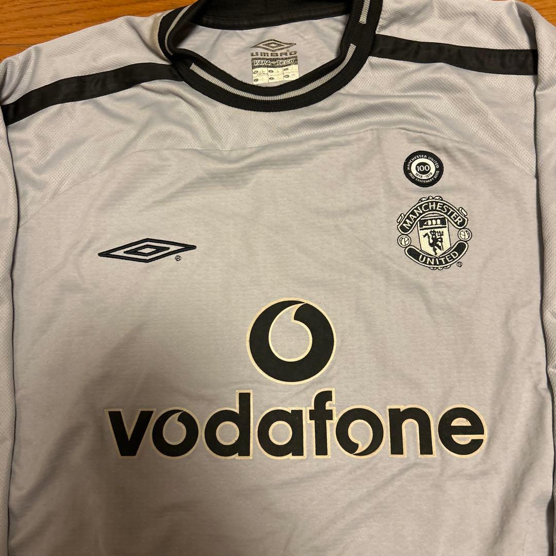 マンチェスター・ユナイテッド Umbro グレー長袖シャツ　サイズＬ