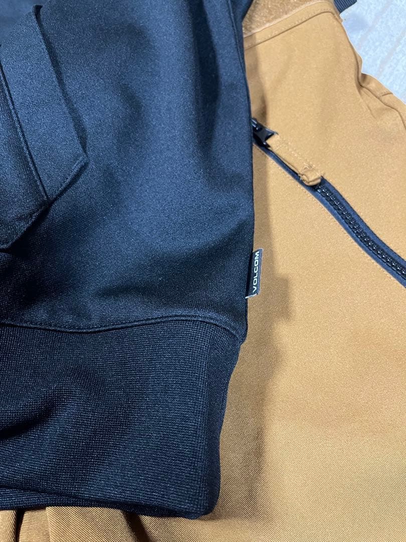 VOLCOM スノーボード　フード付きスウェットウェア　Ｌサイズセット
