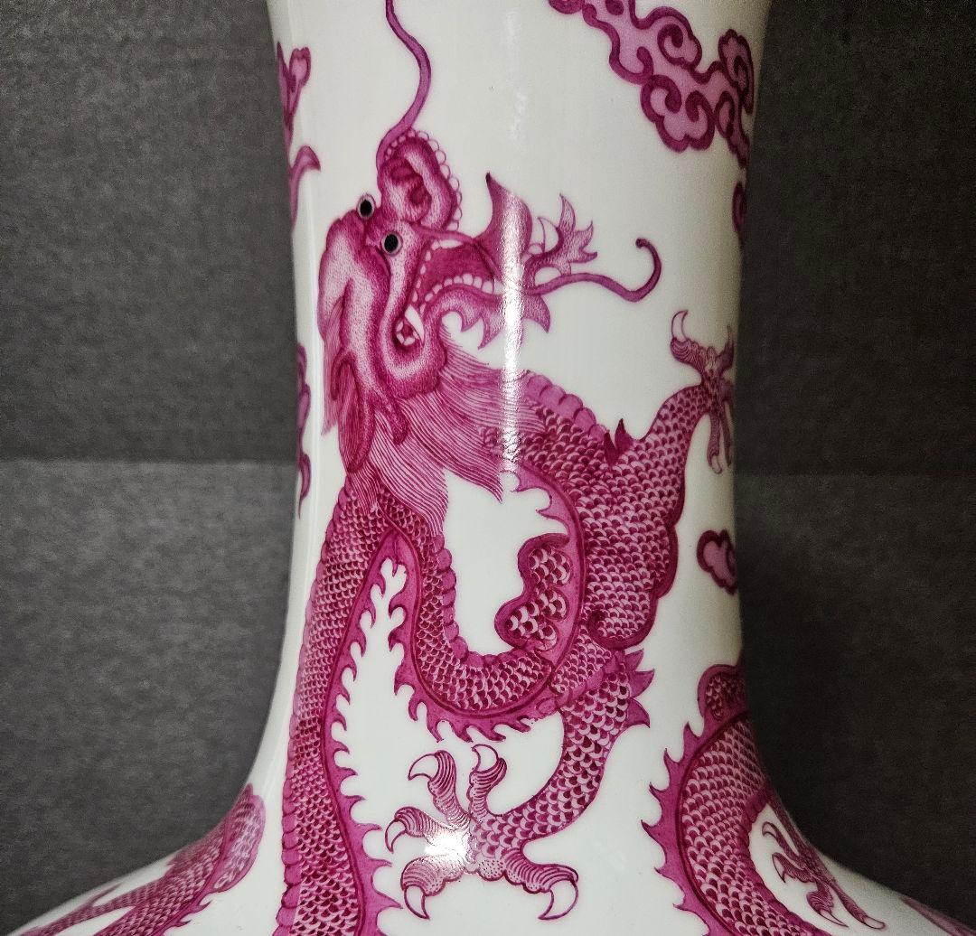 中国美術　中国陶磁器　大清乾隆年製銘　紅釉　粉彩　八龍図　五爪の龍図　大天球瓶