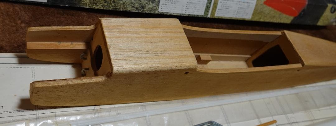 ひつじ　ラジコン飛行機　テトラ・ルーキー２０ＳＲ 半完成、パーツ付き