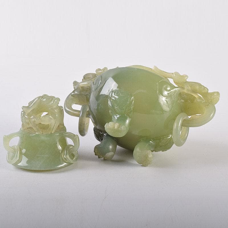 中国　玉石彫刻　雙耳活環　獅子鈕蓋爐　三足香炉　N　8052