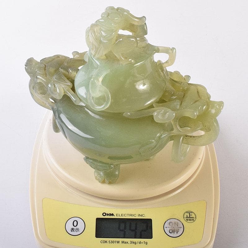 中国　玉石彫刻　雙耳活環　獅子鈕蓋爐　三足香炉　N　8052