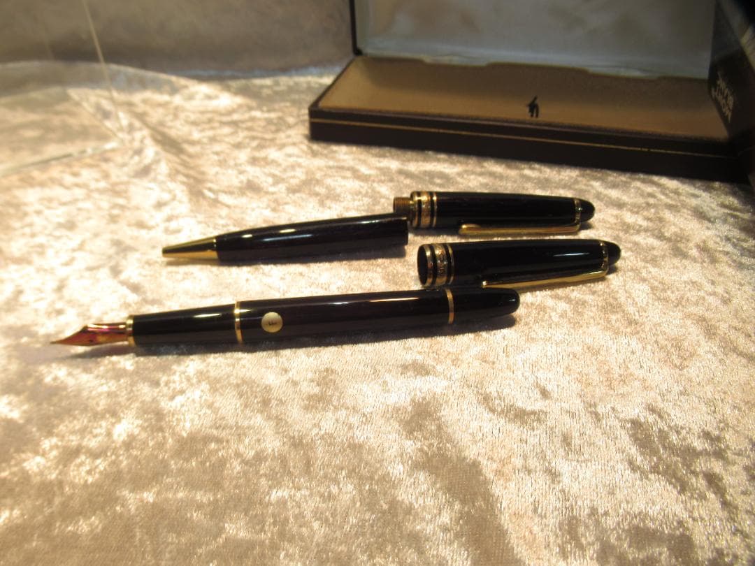 モンブランの万年筆とボールペンセット 　刻印あり