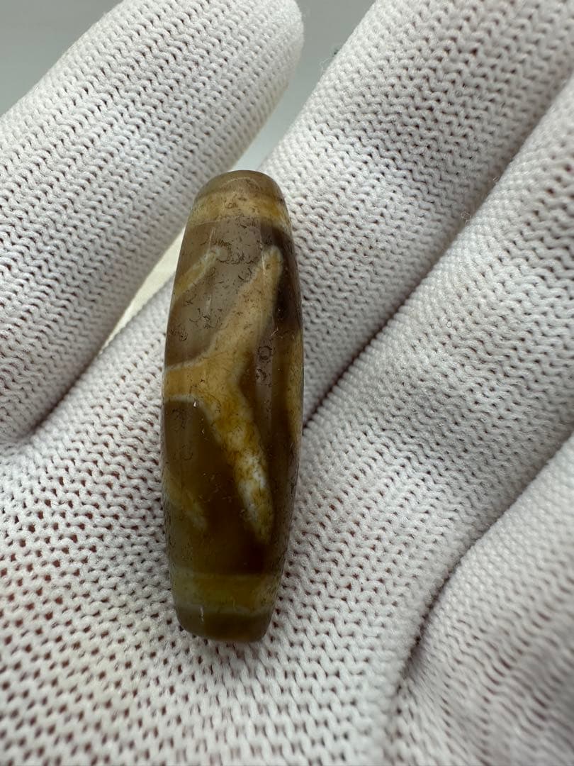 ☆天然石☆ 蔵伝 チベット 人形天珠（風化硫黄天珠）極上品 珠を供養する 中号