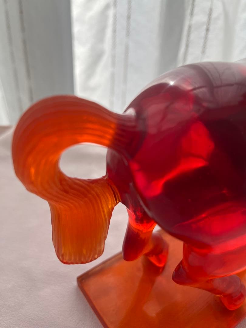 馬の置物 赤　中国　手彫り　蔵出し