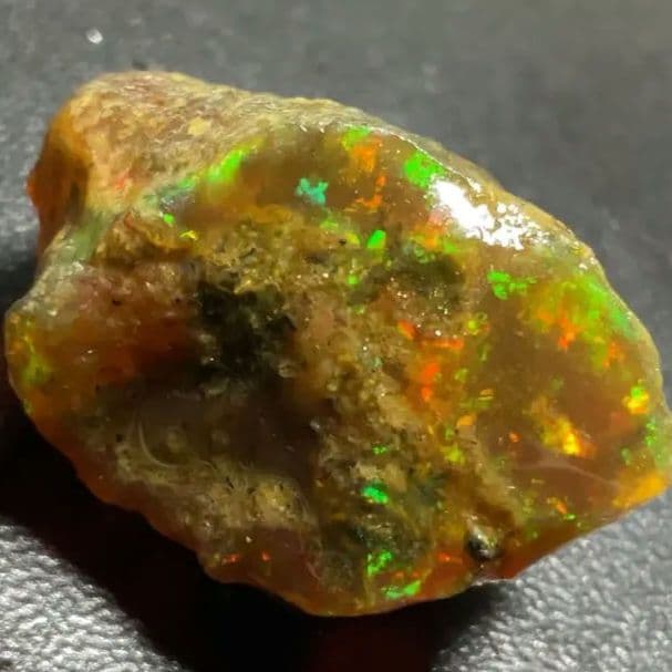 【35CT】エチオピア　オパール　原石　オレンジ　赤　緑　鉱物標本