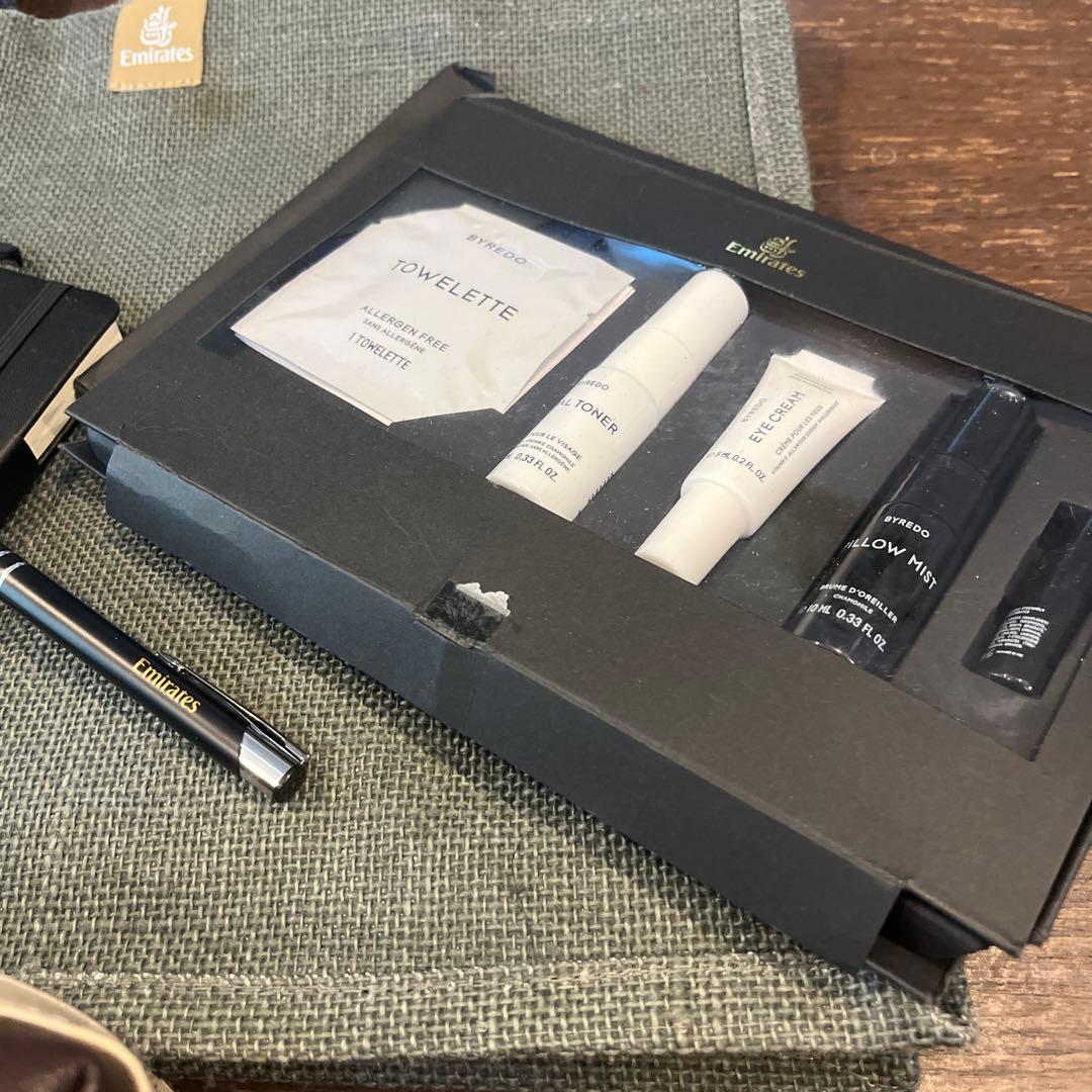 エミレーツ航空　ファーストクラスアメニティ