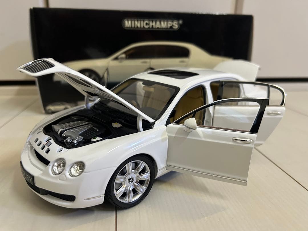 特価 1/18 ベントレー フライングスパーMINICHAMPS ホワイト 希少