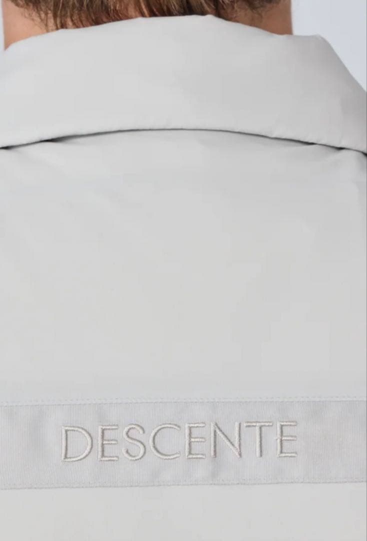 デサントゴルフ　ステンカラーダウンベスト　グレー