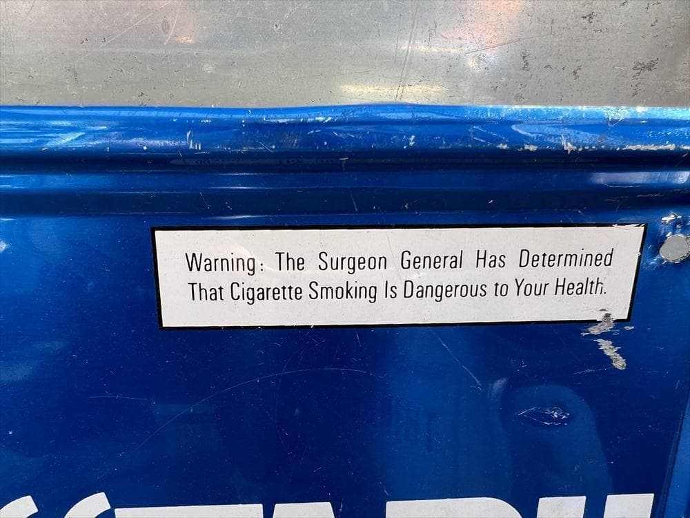 ビンテージ看板 LESSLESS TRA THAN LEADING LONGS！