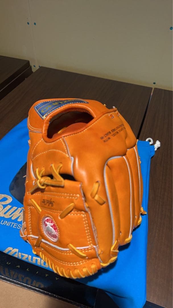 ミズノ ワールドウィン　赤カップ　硬式セカンド用