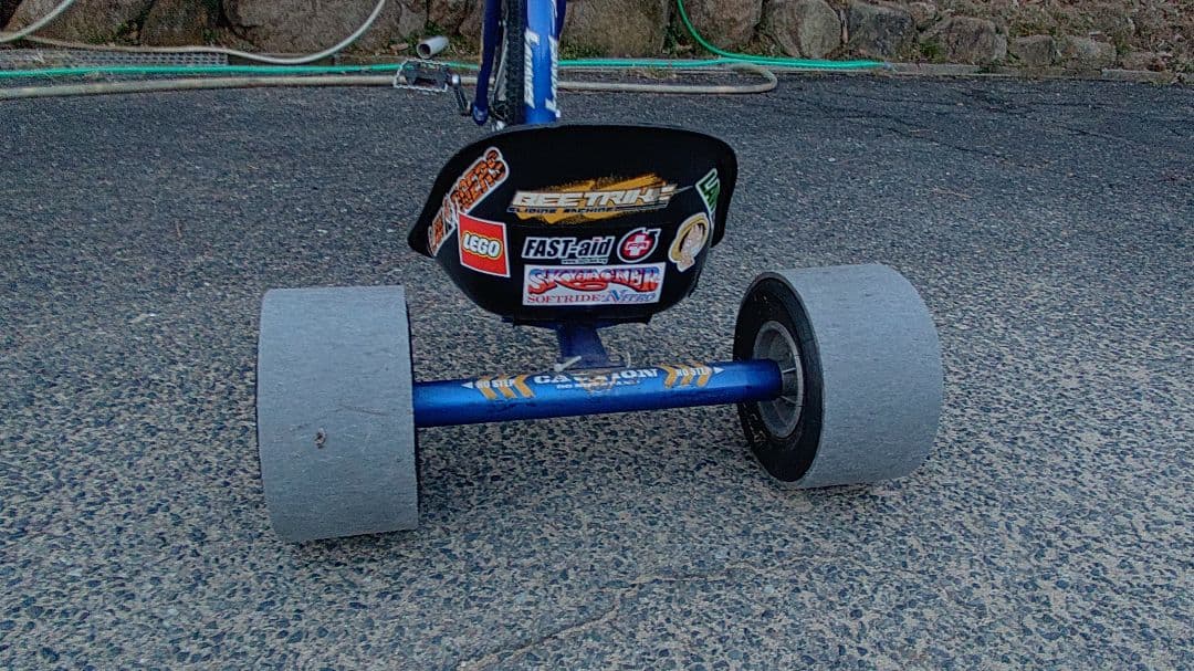 Chavez 青 トライク スリックタイヤ